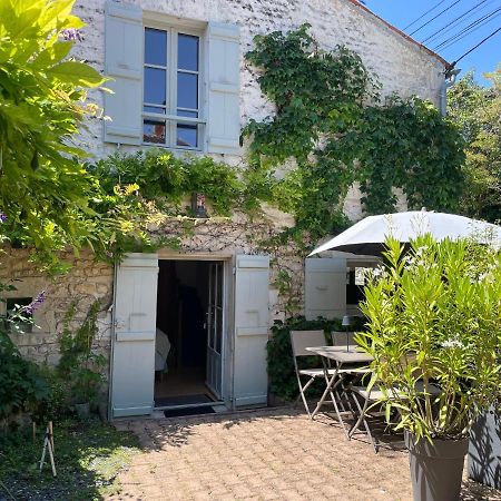 Gite Du Presbytere Port D'Envaux, Ravissante Maison De Charme Экстерьер фото
